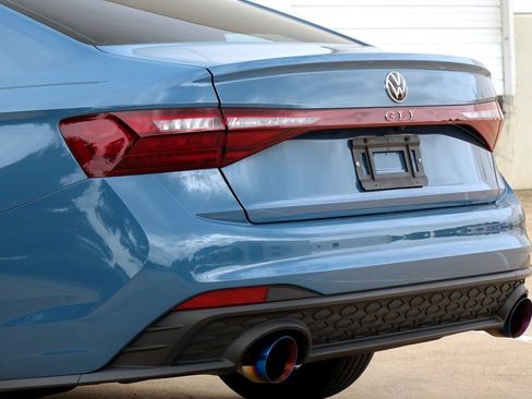Used 2025 Volkswagen Jetta GLI Autobahn FWD image 31