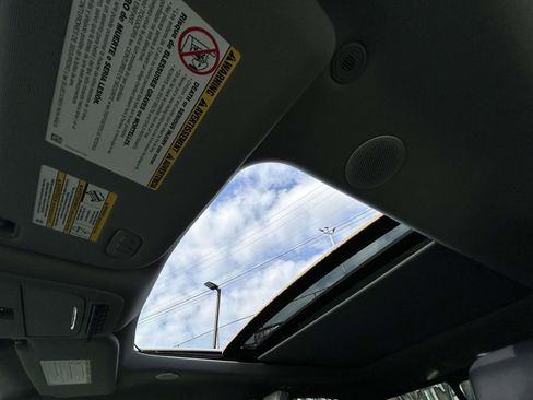 Used 2024 Ford F350 Lariat w/ Lariat Ultimate Package image 11