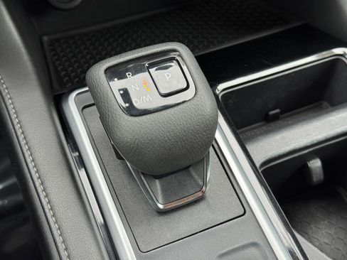 Used 2024 Nissan Pathfinder SV FWD image 25