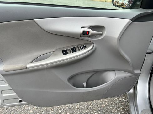 Used 2010 Toyota Corolla FWD image 18