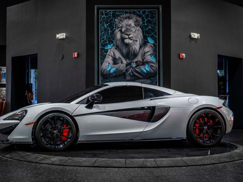 Used 2018 McLaren 570S Spider image 15