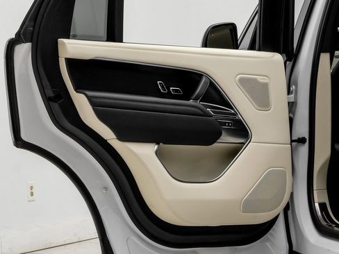 Used 2022 Land Rover Range Rover Long Wheelbase SE image 41