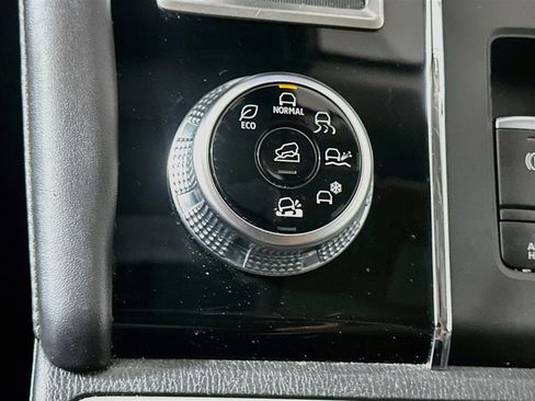 Used 2024 Mitsubishi Outlander SE AWD/4WD image 26