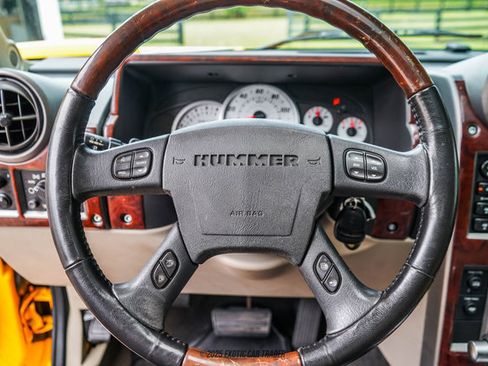 Used 2003 HUMMER H2 w/ Preferred Equipment Group image 20