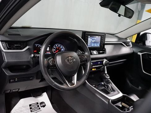 Used 2019 Toyota RAV4 XLE Premium FWD image 11