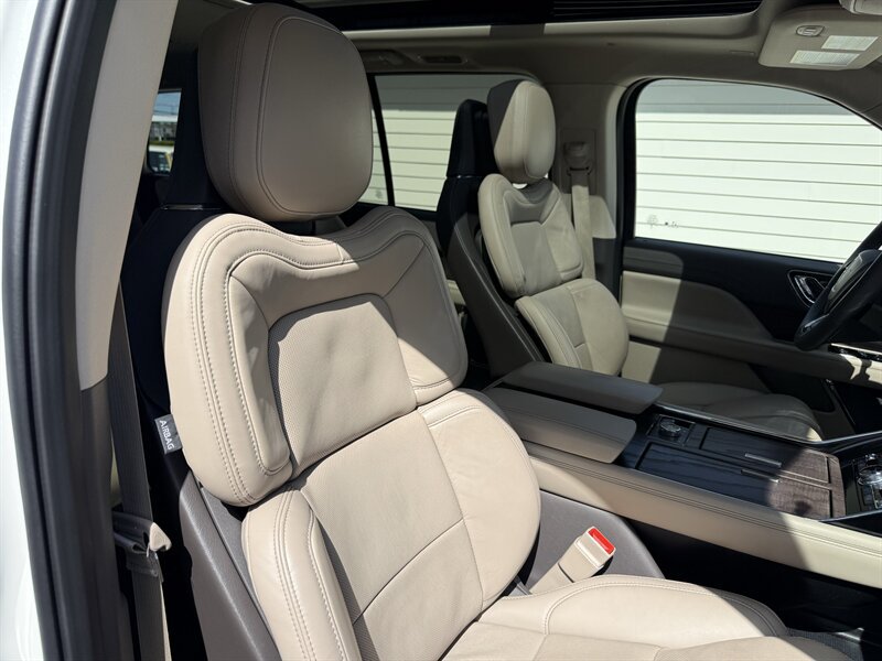 Used 2024 Lincoln Navigator Reserve AWD/4WD image 32