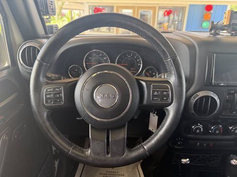 Used 2017 Jeep Wrangler Unlimited Sport w/ Quick Order Package 24S AWD/4WD image 18