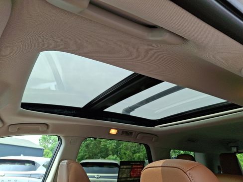 Certified 2023 Nissan Pathfinder Platinum w/ Black Appearance Package image 17