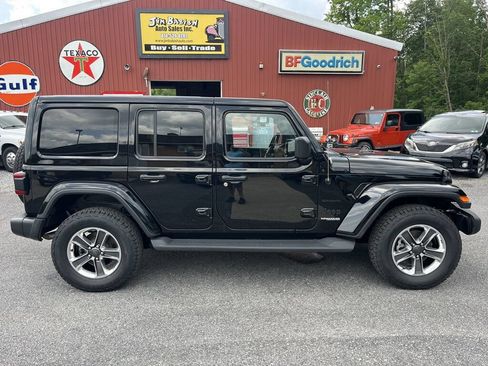 Used 2022 Jeep Wrangler Unlimited Sahara w/ LED Lighting Group AWD/4WD image 2