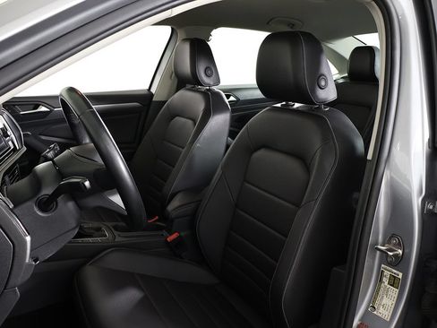 Used 2024 Volkswagen Jetta SE FWD image 29
