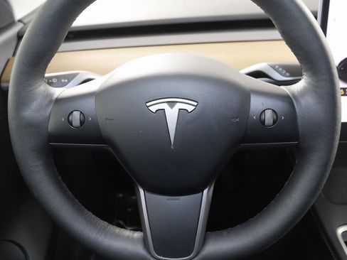 Used 2022 Tesla Model Y Long Range image 36