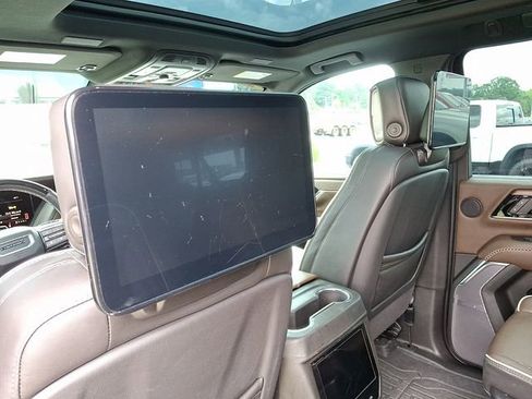 Used 2025 GMC Yukon XL Denali Ultimate w/ LPO, Illumination Package AWD/4WD image 10