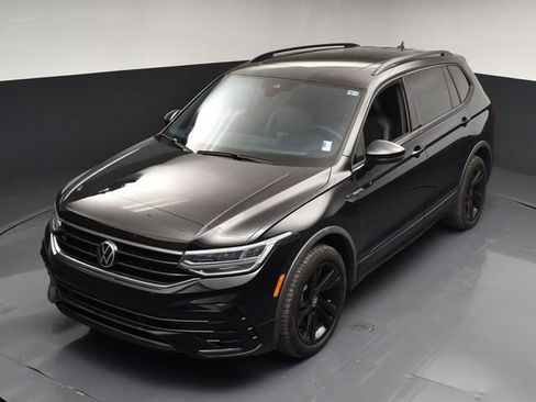 Used 2023 Volkswagen Tiguan SE R-Line image 45