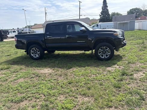 Used 2017 Toyota Tacoma Limited w/ Tow Package AWD/4WD image 4