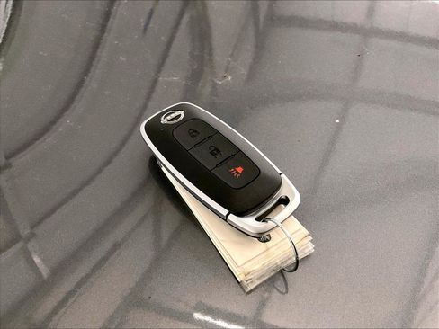 Used 2025 Nissan Kicks SV image 9