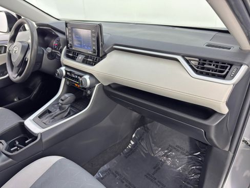 Used 2022 Toyota RAV4 XLE image 13