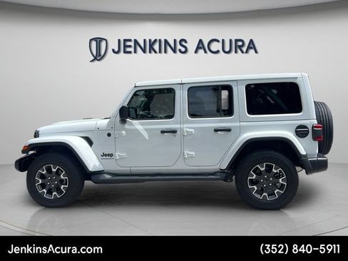 Used 2026 Jeep Wrangler Unlimited Sahara AWD/4WD image 6