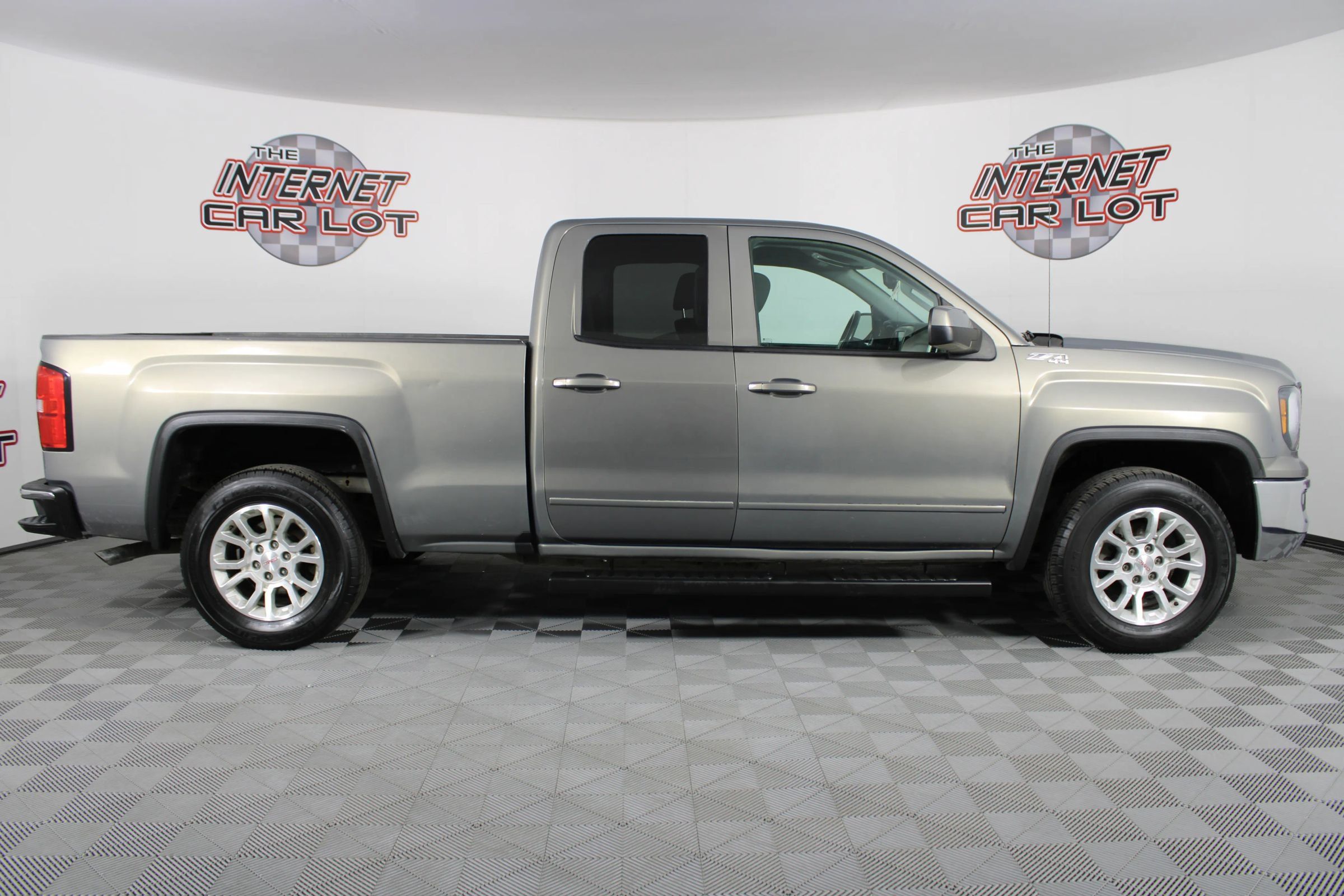 Used 2017 GMC Sierra 1500 SLE w/ SLE Value Package AWD/4WD image 8