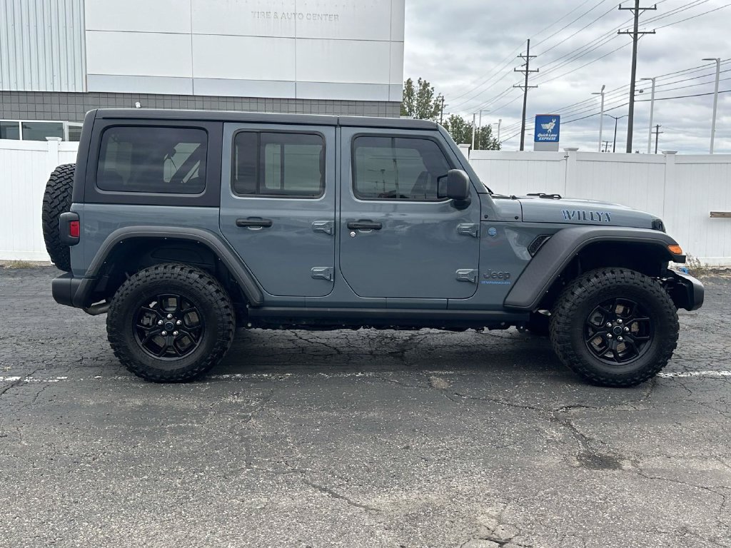 Used 2024 Jeep Wrangler Unlimited AWD/4WD image 2