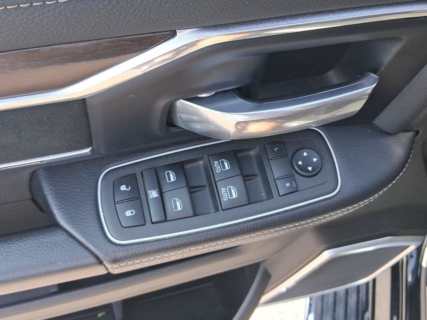 Used 2022 RAM 3500 Laramie AWD/4WD image 23