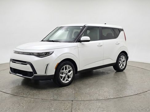 Used 2025 Kia Soul LX w/ LX Technology Package FWD image 3