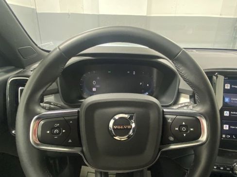 Used 2025 Volvo XC40 B5 Core image 15