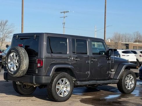 Used 2018 Jeep Wrangler Unlimited Sahara w/ Connectivity Group image 35