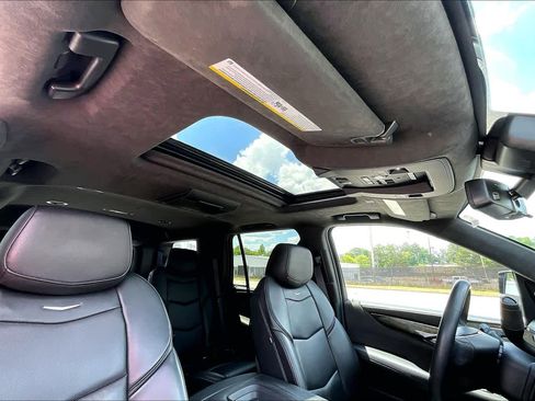 Used 2020 Cadillac Escalade Platinum RWD image 14