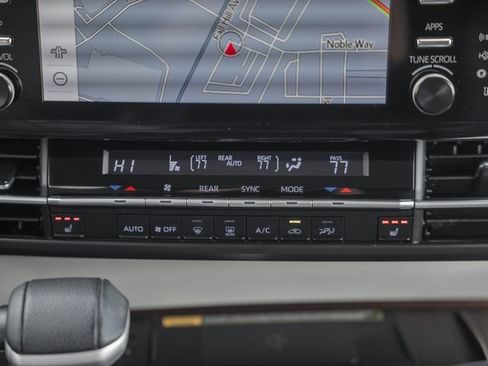 Used 2021 Toyota Sienna XLE image 25