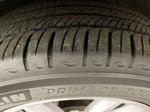 Used 2023 GMC Terrain SLT image 23