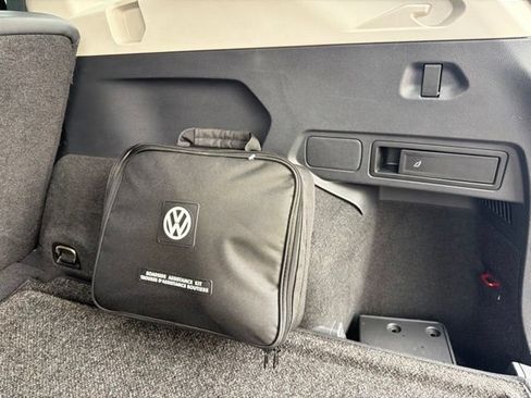 Used 2019 Volkswagen Tiguan SE AWD/4WD image 18