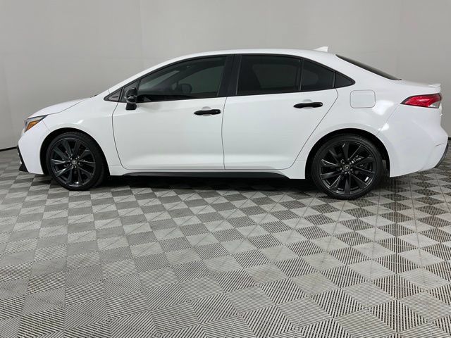 Used 2025 Toyota Corolla SE FWD image 6