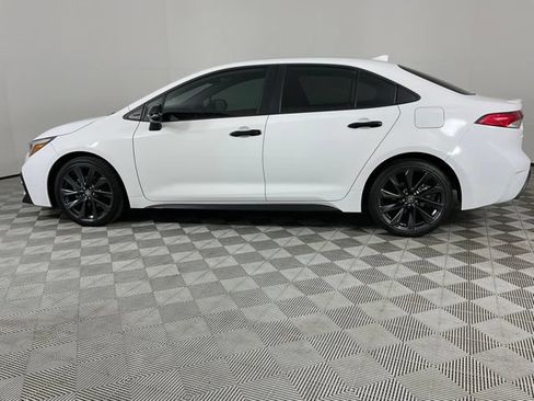 Used 2025 Toyota Corolla SE FWD image 6