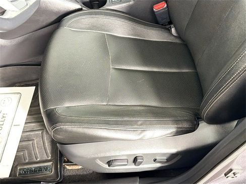 Used 2017 Nissan Rogue SL image 18