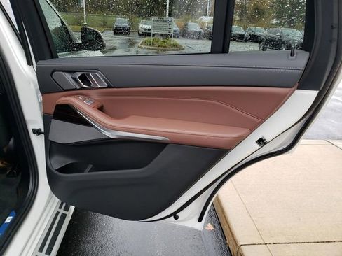 New 2026 BMW X7 xDrive40i w/ Premium Package image 16