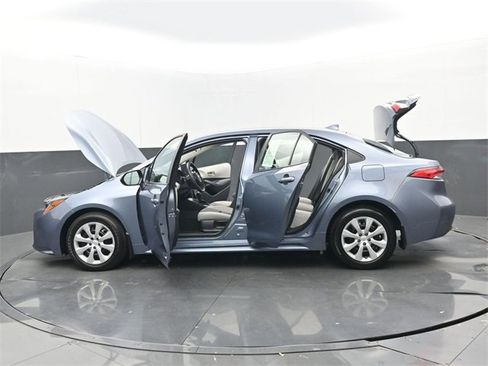 Used 2025 Toyota Corolla LE image 34