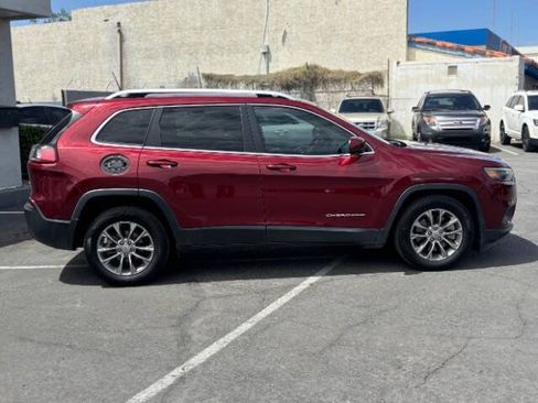Used 2020 Jeep Cherokee Latitude Plus w/ Comfort/Convenience Group FWD image 2