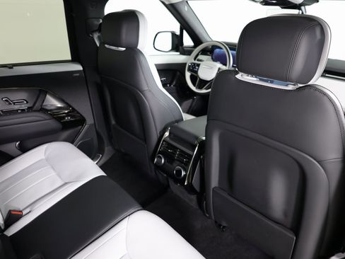 Used 2024 Land Rover Range Rover Sport Dynamic SE image 38