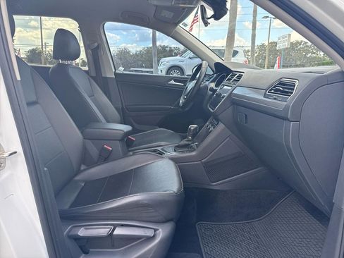 Used 2018 Volkswagen Tiguan SE w/ 18" Alloy Wheels Package image 9