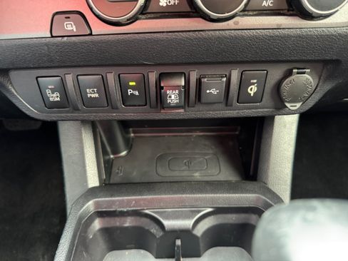Used 2021 Toyota Tacoma TRD Off-Road w/ Technology Package RWD image 25