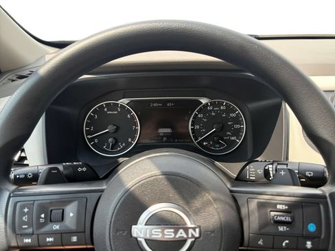 Used 2024 Nissan Rogue SV FWD image 16