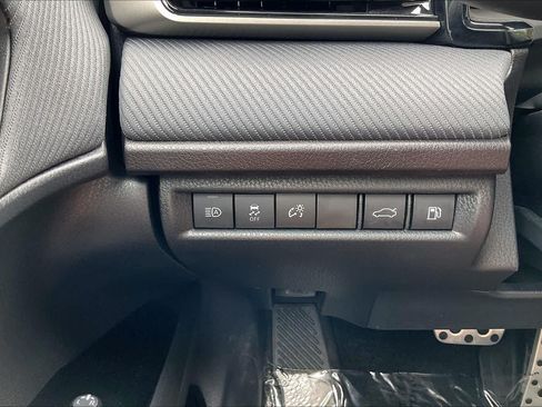 Used 2025 Toyota Camry SE w/ Convenience Package FWD image 32