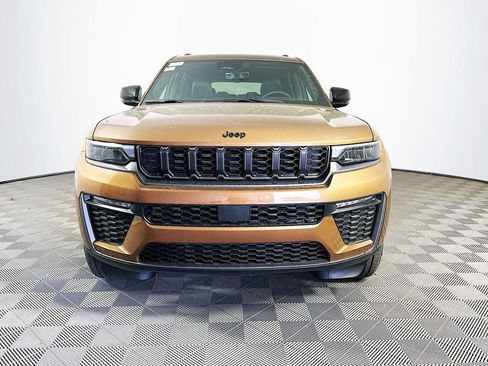 New 2026 Jeep Grand Cherokee L Limited w/ Limited Altitude Package AWD/4WD image 4