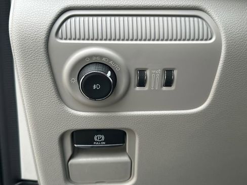 Used 2025 Jeep Wagoneer 4WD image 28