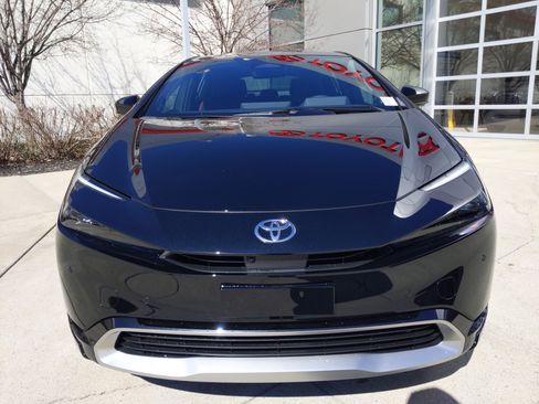 New 2026 Toyota Prius Plug-In Hybrid image 5