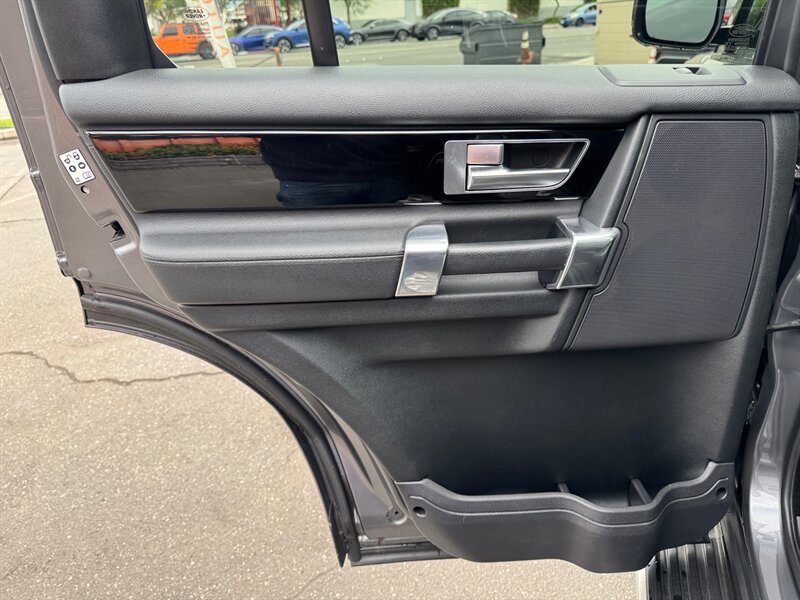Used 2016 Land Rover LR4 HSE Silver Edition AWD/4WD image 37