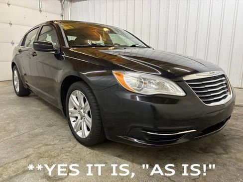 Used 2011 Chrysler 200 Touring FWD image 1