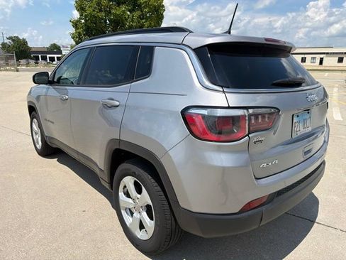 Used 2019 Jeep Compass Latitude w/ Cold Weather Group AWD/4WD image 3