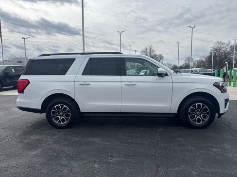 Used 2024 Ford Expedition Max XLT image 6