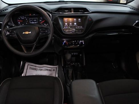 Used 2021 Chevrolet TrailBlazer LS image 2